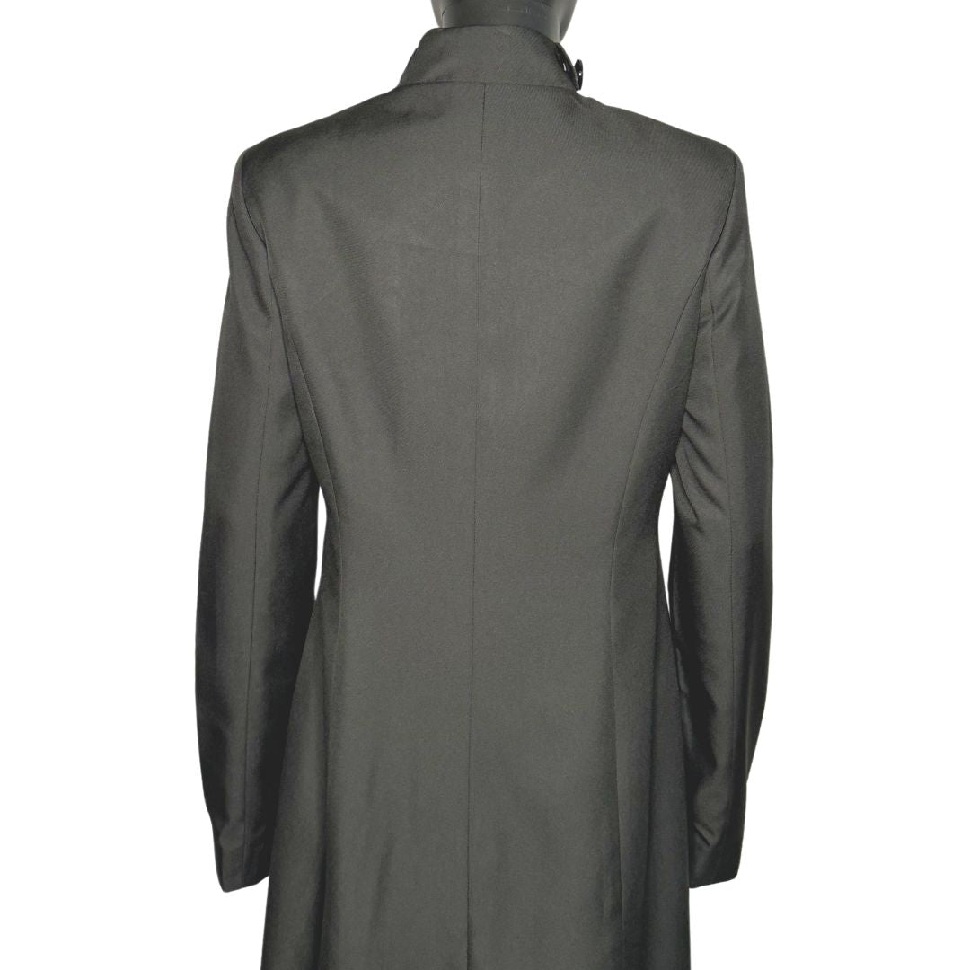 Upper body back view of the Queen three-piece black garment on a mannequin, designed for Muslim sisters in the Nation of Islam who value women's modest clothing.